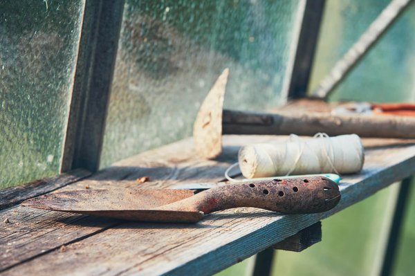 Outils pour travailler la terre : de quoi avez-vous besoin ?